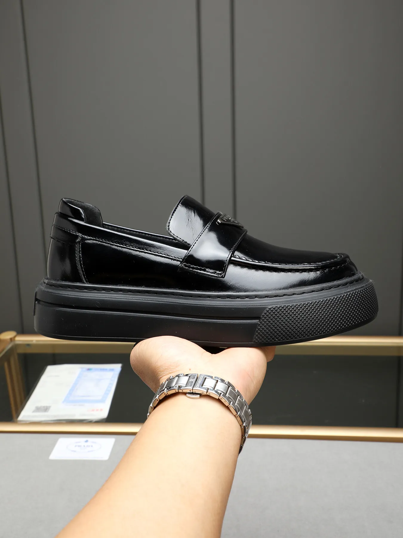 Men's Men's Shoes 💰500 Prada/Prada Men's new casual shoes, this upper is made of imported calfskin + sheep lining! The outsole is made of non-slip foam outsole, which feels good on your feet and is a fashionable and stylish item!  Size: 38-44 (45 customized)